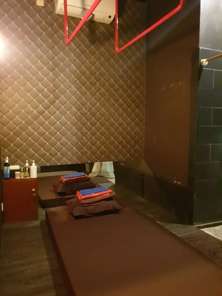 fee-massage room