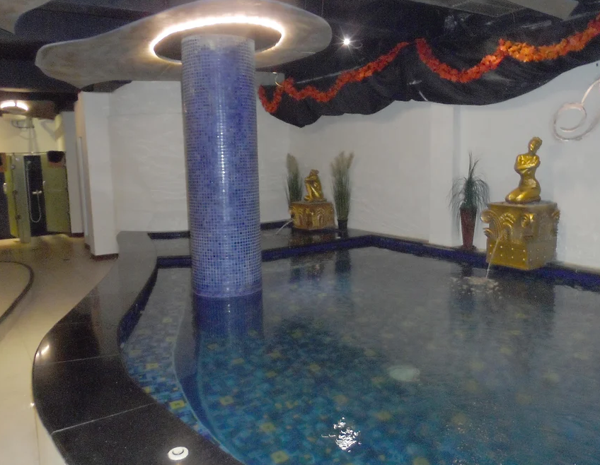 Wet pool Grandkimochi cempaka mas