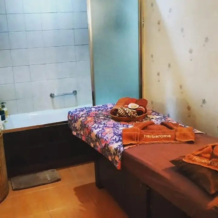 Herbaroma Spa And Salon